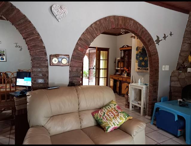 3 BEDROOM FREEHOLD FOR SALE IN SHELLY BEACH